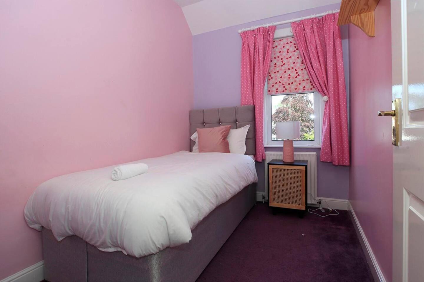 Lincoln Gate House Entertainment Room Hot Tub! ピーターバラ エクステリア 写真